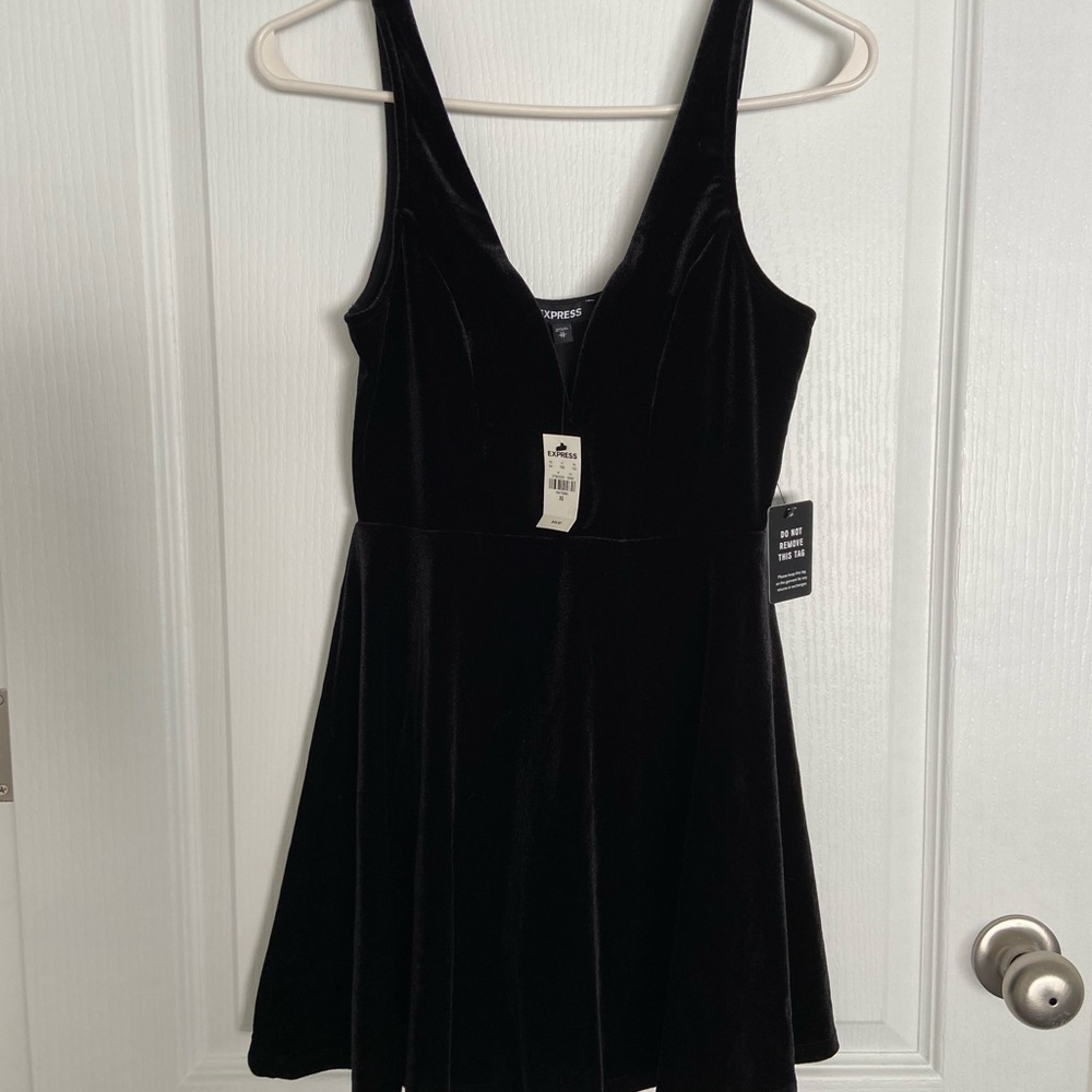 NWT Express Sleeveless Sweetheart Little Black Dress in Velvet (XS)